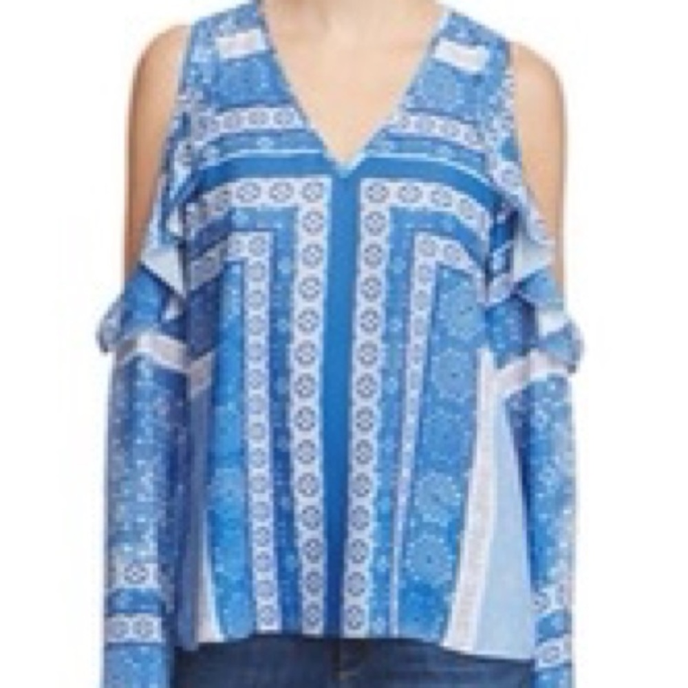 💕4 for $12 Sale💕Aqua by Bloomingdale’s Cold Shoulder Top